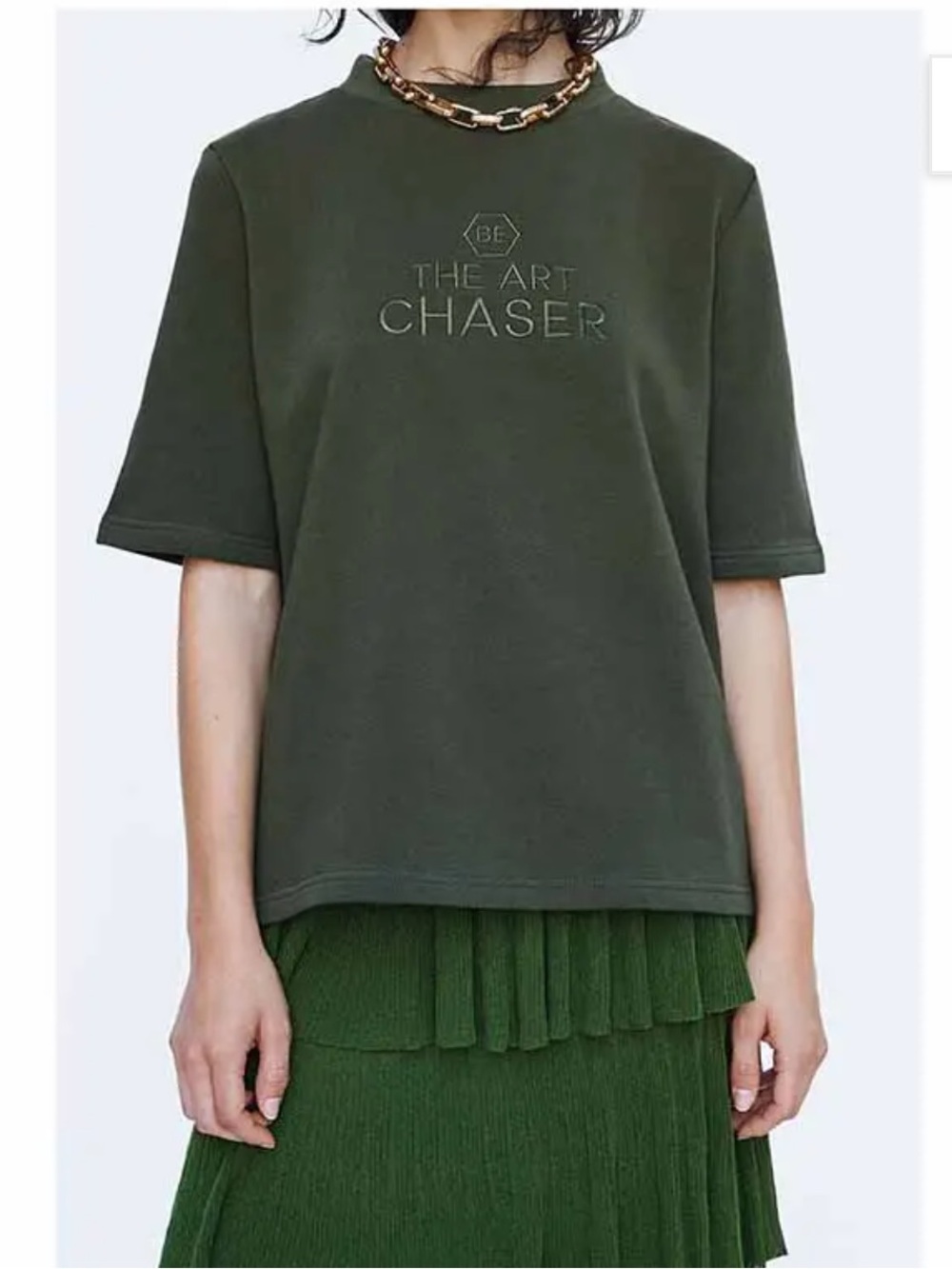 ZARA – EMBROIDERED TEXT SWEATSHIRT SHORT SLEEVE “BE THE ART CHASER” NWOT M